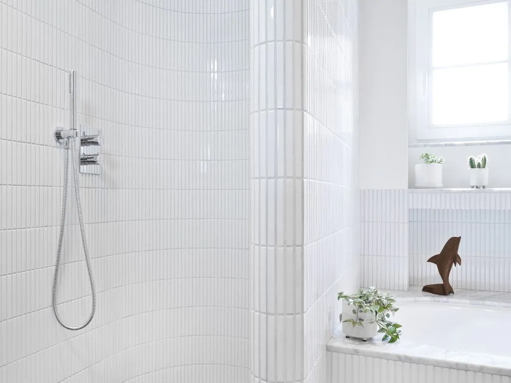 Which tiles to choose for your shower wall? Raw Decor Inspirations!