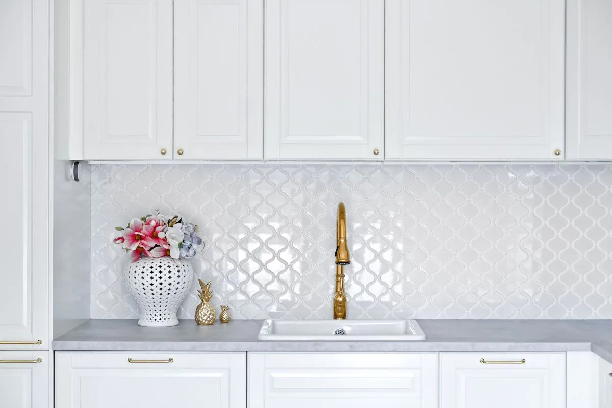 Glamorous kitchen. Arrangements by Raw Decor!